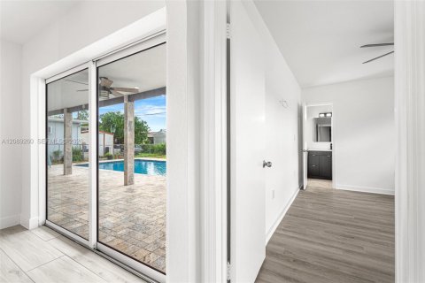 House in Miramar, Florida 3 bedrooms, 117.99 sq.m. № 2365949 - photo 26
