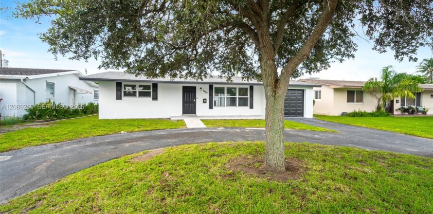 House in Miramar, Florida 3 bedrooms, 117.99 sq.m. № 2365949