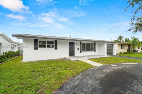 House in Miramar, Florida 3 bedrooms, 117.99 sq.m. № 2365949 - photo 3