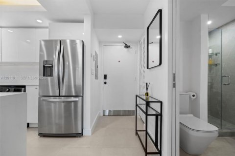 Condo in Miami Beach, Florida, 2 bedrooms № 2075393 - photo 5