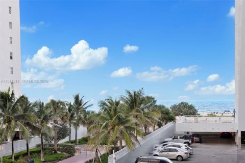 Condo in Miami Beach, Florida, 2 bedrooms № 2075393 - photo 21
