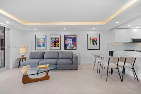Condo in Miami Beach, Florida, 2 bedrooms  № 2075393