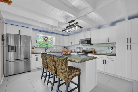 Casa en venta en Miami, Florida, 3 dormitorios, 171.31 m2 № 1957156 - foto 7