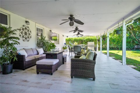 Casa en venta en Miami, Florida, 3 dormitorios, 171.31 m2 № 1957156 - foto 25