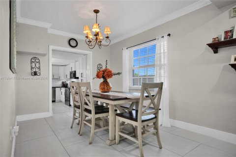 Casa en venta en Miami, Florida, 3 dormitorios, 171.31 m2 № 1957156 - foto 9