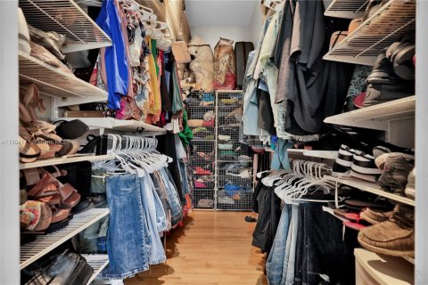 Casa en venta en Miami, Florida, 3 dormitorios, 171.31 m2 № 1957156 - foto 18