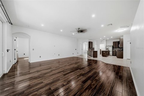 House in Wesley Chapel, Florida 4 bedrooms, 222.04 sq.m. № 2220118 - photo 12