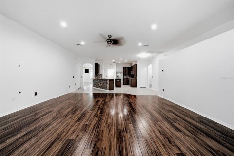 House in Wesley Chapel, Florida 4 bedrooms, 222.04 sq.m. № 2220118 - photo 14