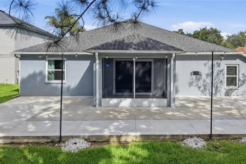 House in Wesley Chapel, Florida 4 bedrooms, 222.04 sq.m. № 2220118 - photo 3