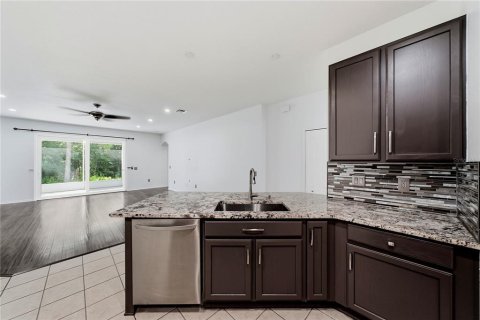 House in Wesley Chapel, Florida 4 bedrooms, 222.04 sq.m. № 2220118 - photo 9