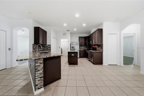 House in Wesley Chapel, Florida 4 bedrooms, 222.04 sq.m. № 2220118 - photo 11