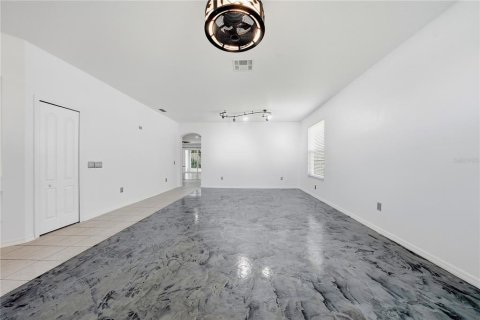 House in Wesley Chapel, Florida 4 bedrooms, 222.04 sq.m. № 2220118 - photo 17