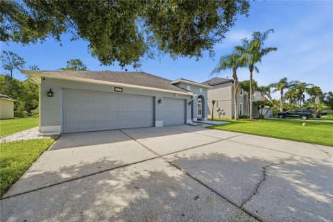 House in Wesley Chapel, Florida 4 bedrooms, 222.04 sq.m. № 2220118 - photo 2