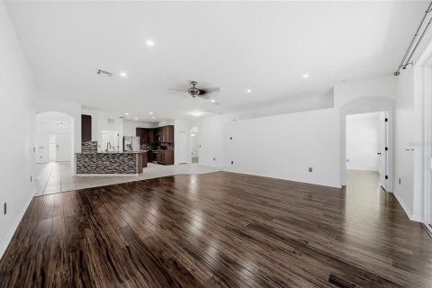 House in Wesley Chapel, Florida 4 bedrooms, 222.04 sq.m. № 2220118 - photo 13
