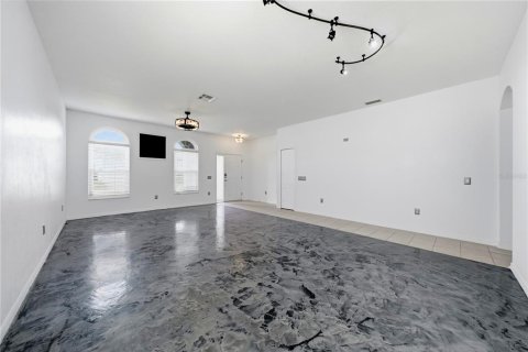 House in Wesley Chapel, Florida 4 bedrooms, 222.04 sq.m. № 2220118 - photo 19