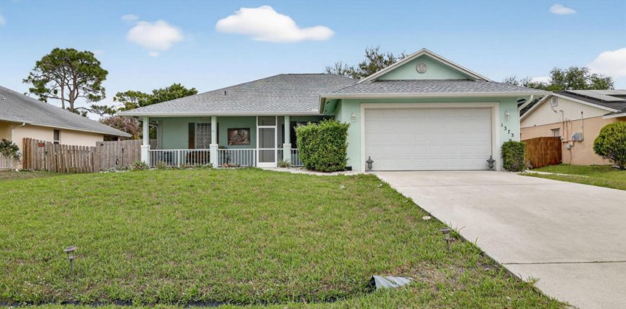 House in Port St. Lucie, Florida 3 bedrooms, 159.98 sq.m. № 2084166