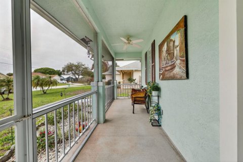 House in Port St. Lucie, Florida 3 bedrooms, 159.98 sq.m. № 2084166 - photo 3