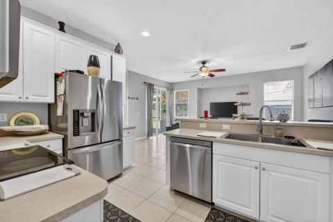 House in Port St. Lucie, Florida 3 bedrooms, 159.98 sq.m. № 2084166 - photo 25