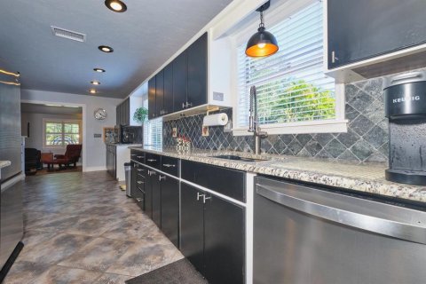 House in Fort Myers, Florida 3 bedrooms, 184.69 sq.m. № 1773419 - photo 16