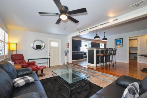 House in Fort Myers, Florida 3 bedrooms, 184.69 sq.m. № 1773419 - photo 13