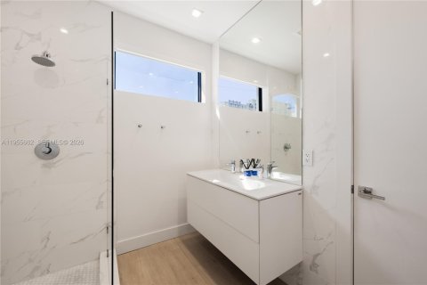 Condo in Miami, Florida, 3 bedrooms  № 2041157 - photo 25