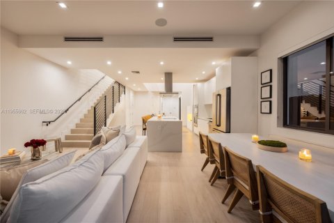 Condo in Miami, Florida, 3 bedrooms  № 2041157 - photo 28