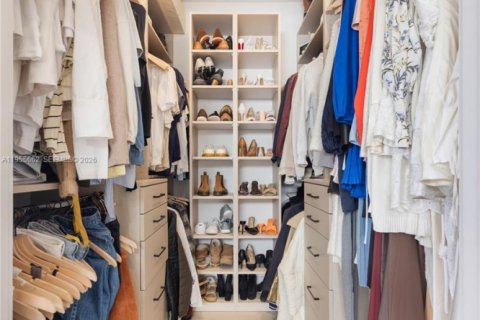 Condo in Miami, Florida, 3 bedrooms  № 2041157 - photo 22