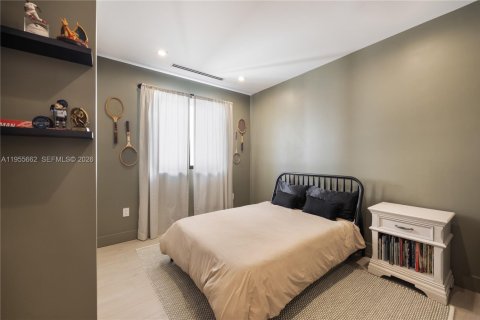 Condo in Miami, Florida, 3 bedrooms  № 2041157 - photo 26