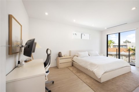 Condo in Miami, Florida, 3 bedrooms  № 2041157 - photo 18