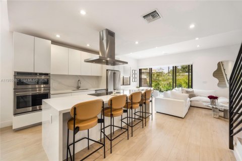 Condo in Miami, Florida, 3 bedrooms  № 2041157 - photo 7