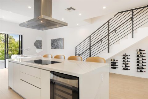 Condo in Miami, Florida, 3 bedrooms  № 2041157 - photo 6