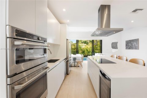 Condo in Miami, Florida, 3 bedrooms  № 2041157 - photo 5