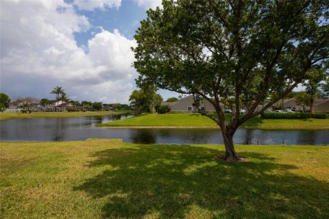 Townhouse in Deerfield Beach, Florida 3 bedrooms, 126.72 sq.m. № 1712914 - photo 27