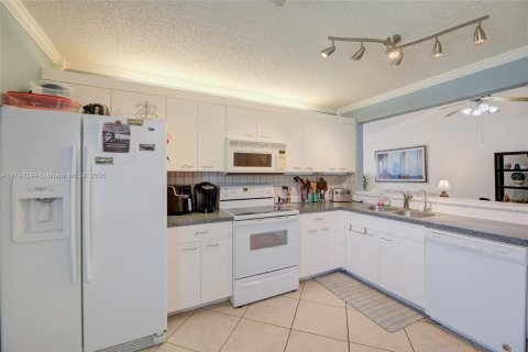 Townhouse in Deerfield Beach, Florida 3 bedrooms, 126.72 sq.m. № 1712914 - photo 3
