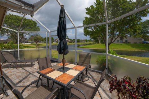 Townhouse in Deerfield Beach, Florida 3 bedrooms, 126.72 sq.m. № 1712914 - photo 14