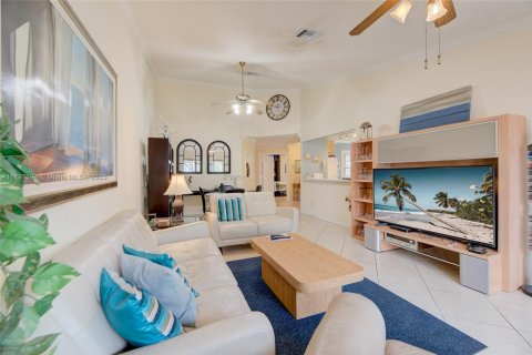 Townhouse in Deerfield Beach, Florida 3 bedrooms, 126.72 sq.m. № 1712914 - photo 11