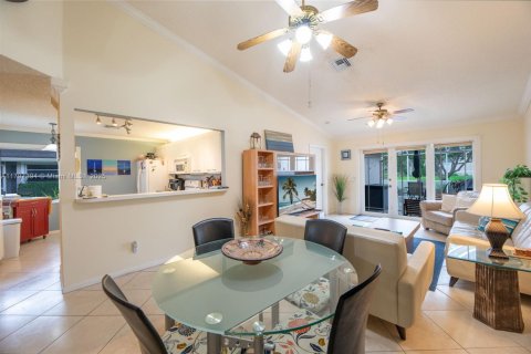Townhouse in Deerfield Beach, Florida 3 bedrooms, 126.72 sq.m. № 1712914 - photo 7