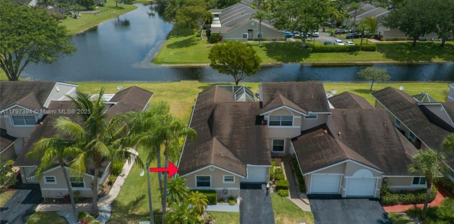 Townhouse in Deerfield Beach, Florida 3 bedrooms, 126.72 sq.m. № 1712914