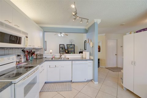 Townhouse in Deerfield Beach, Florida 3 bedrooms, 126.72 sq.m. № 1712914 - photo 5