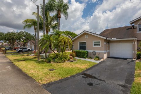 Townhouse in Deerfield Beach, Florida 3 bedrooms, 126.72 sq.m. № 1712914 - photo 2
