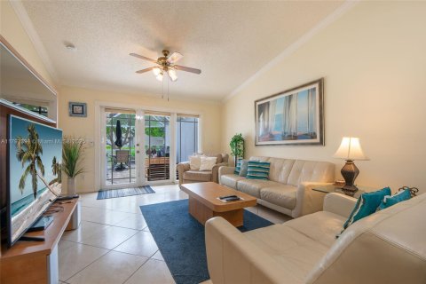 Townhouse in Deerfield Beach, Florida 3 bedrooms, 126.72 sq.m. № 1712914 - photo 9
