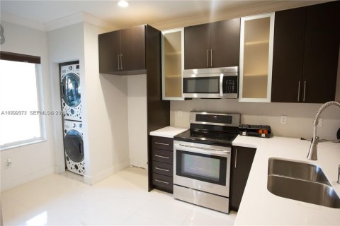 Adosado en venta en Miramar, Florida, 2 dormitorios, 98.1 m2 № 2058247 - foto 2