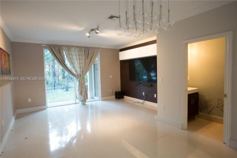 Adosado en venta en Miramar, Florida, 2 dormitorios, 98.1 m2 № 2058247 - foto 4