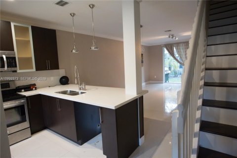 Adosado en Miramar, Florida 2 dormitorios, 98.1 m2 № 2058247