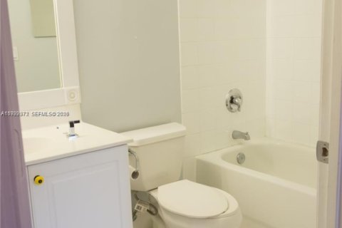 Adosado en venta en Miramar, Florida, 2 dormitorios, 98.1 m2 № 2058247 - foto 10