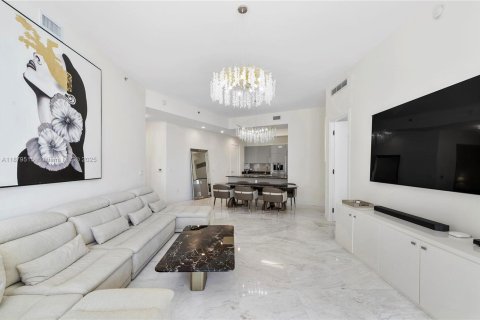 Condo in Sunny Isles Beach, Florida, 2 bedrooms  № 1947324 - photo 3