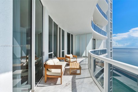 Condo in Sunny Isles Beach, Florida, 2 bedrooms  № 1947324 - photo 28