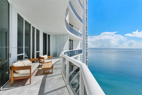 Condo in Sunny Isles Beach, Florida, 2 bedrooms  № 1947324 - photo 25