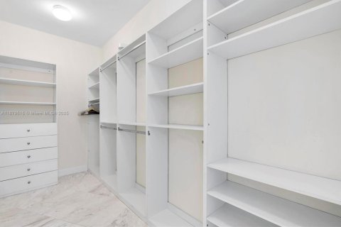 Condo in Sunny Isles Beach, Florida, 2 bedrooms  № 1947324 - photo 19