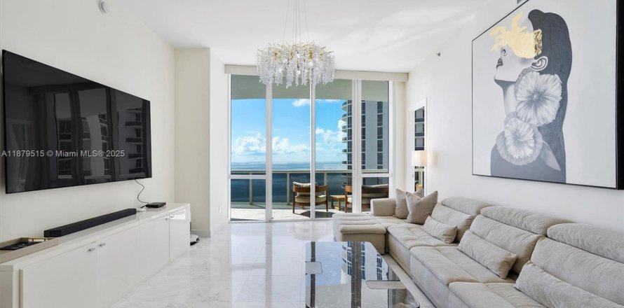 Condo in Sunny Isles Beach, Florida, 2 bedrooms  № 1947324